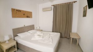 Δίκλινο δωμάτιο Ικαρία στο Kastro Hotel με θέα και μπαλκόνι