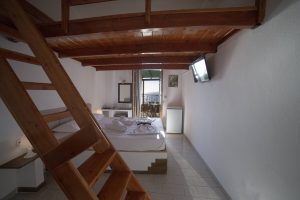 Quadruple room Ikaria at Kastro Hotel with loft bed